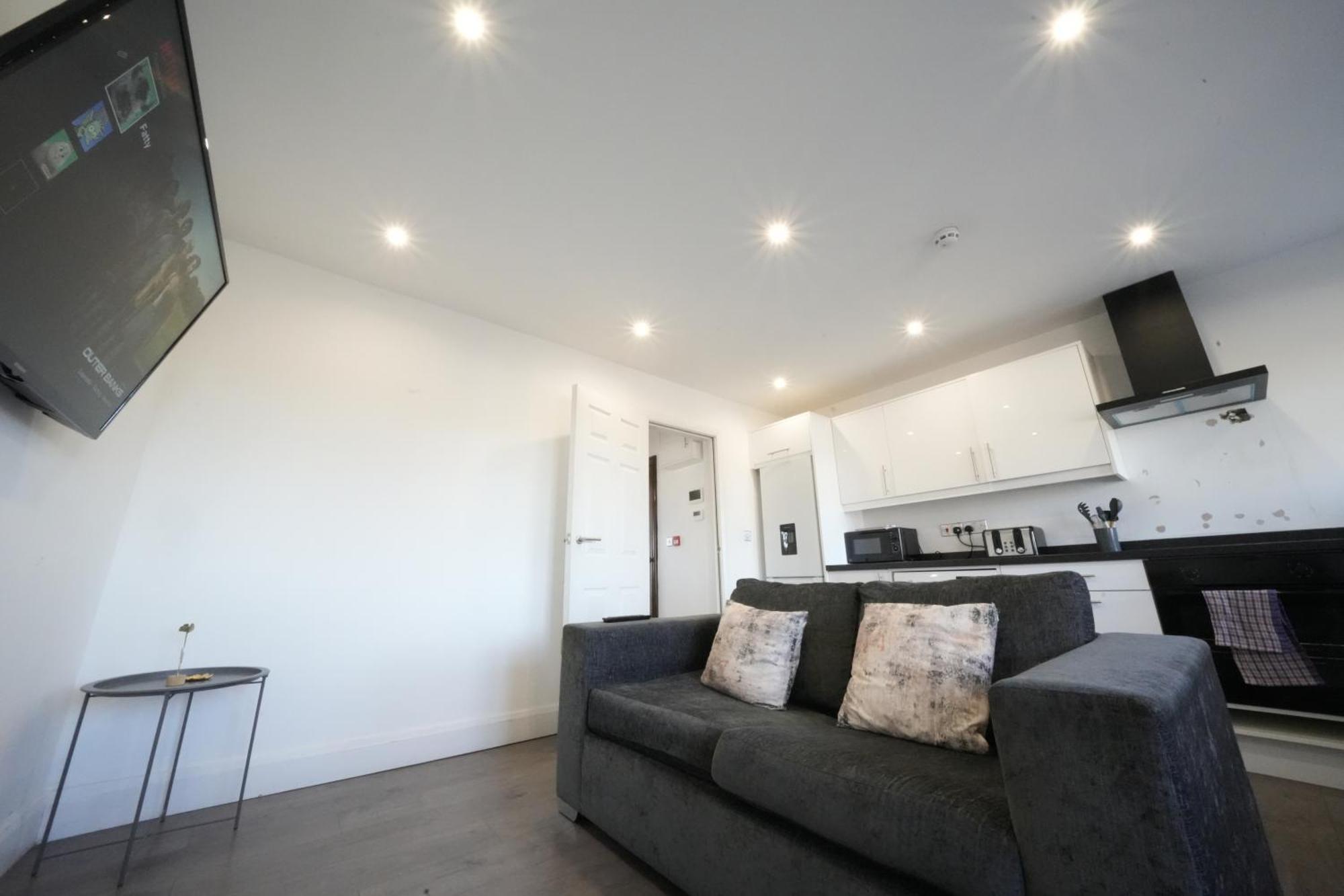 Hatton Apartments Heathrow Airport- Free Parking-Free Underground To And From Heathrow Airport Hatton Cross See Picture-See London Fast Hatton Cross To Central London 30Min Exterior foto
