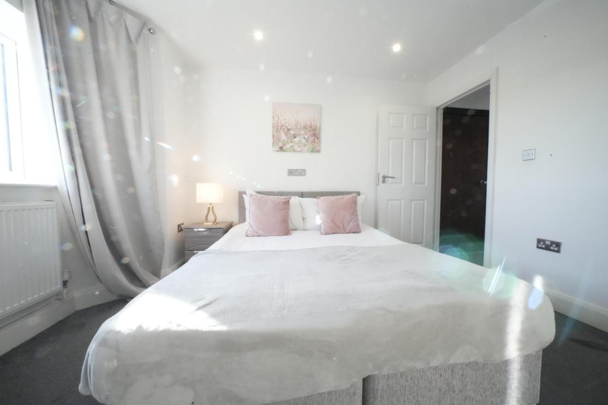Hatton Apartments Heathrow Airport- Free Parking-Free Underground To And From Heathrow Airport Hatton Cross See Picture-See London Fast Hatton Cross To Central London 30Min Exterior foto