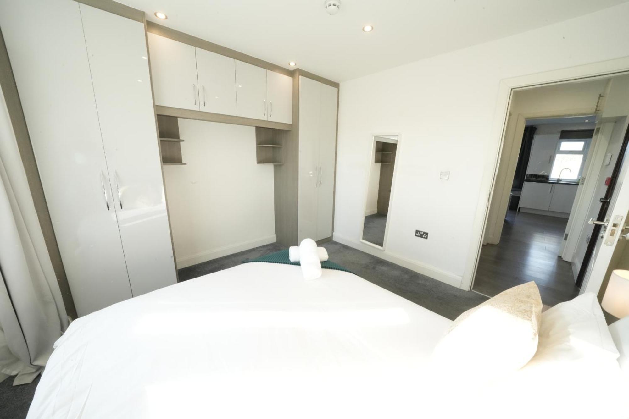 Hatton Apartments Heathrow Airport- Free Parking-Free Underground To And From Heathrow Airport Hatton Cross See Picture-See London Fast Hatton Cross To Central London 30Min Exterior foto