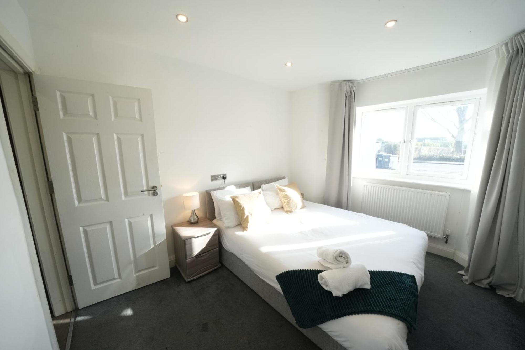 Hatton Apartments Heathrow Airport- Free Parking-Free Underground To And From Heathrow Airport Hatton Cross See Picture-See London Fast Hatton Cross To Central London 30Min Exterior foto
