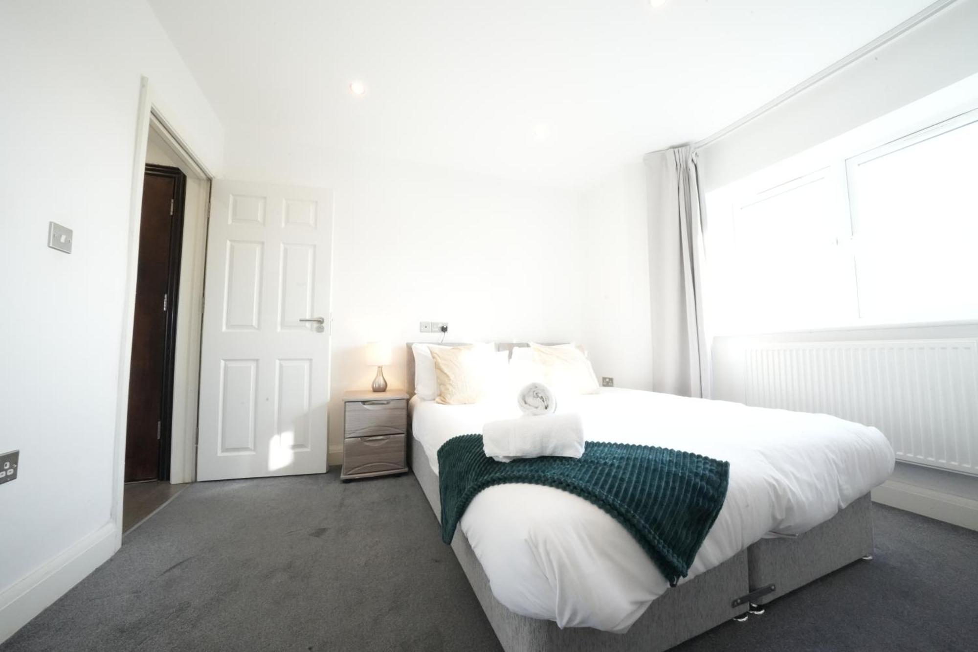 Hatton Apartments Heathrow Airport- Free Parking-Free Underground To And From Heathrow Airport Hatton Cross See Picture-See London Fast Hatton Cross To Central London 30Min Exterior foto