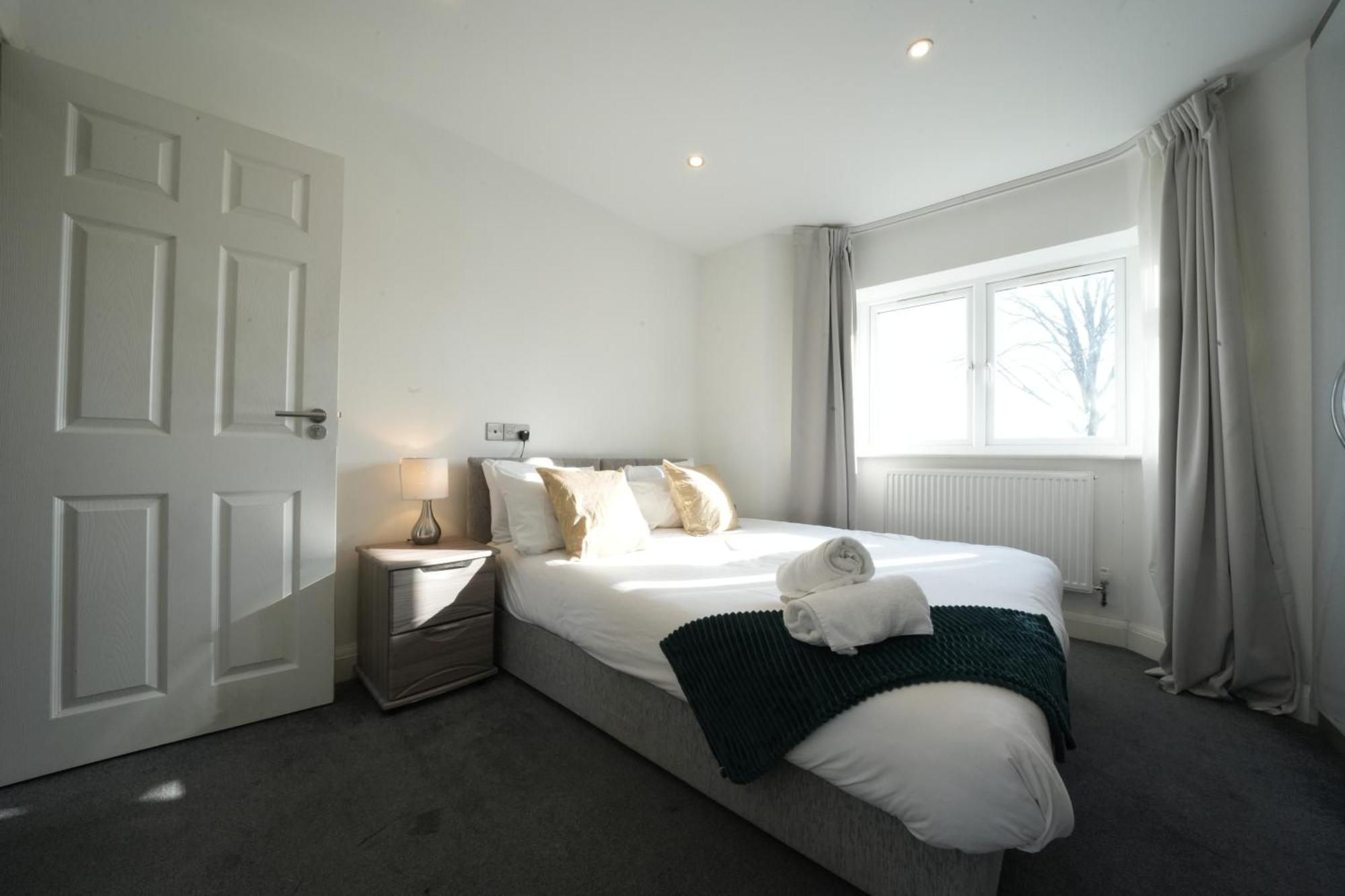 Hatton Apartments Heathrow Airport- Free Parking-Free Underground To And From Heathrow Airport Hatton Cross See Picture-See London Fast Hatton Cross To Central London 30Min Exterior foto