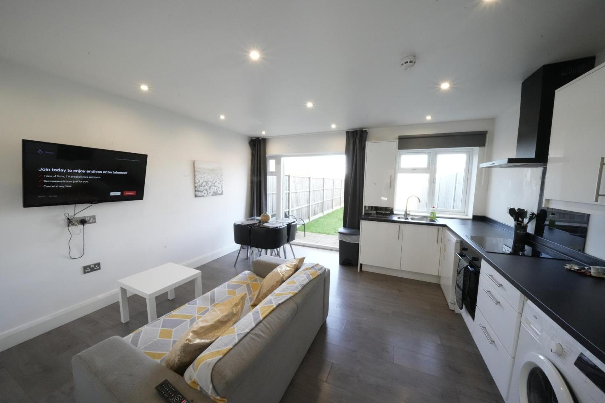 Hatton Apartments Heathrow Airport- Free Parking-Free Underground To And From Heathrow Airport Hatton Cross See Picture-See London Fast Hatton Cross To Central London 30Min Exterior foto