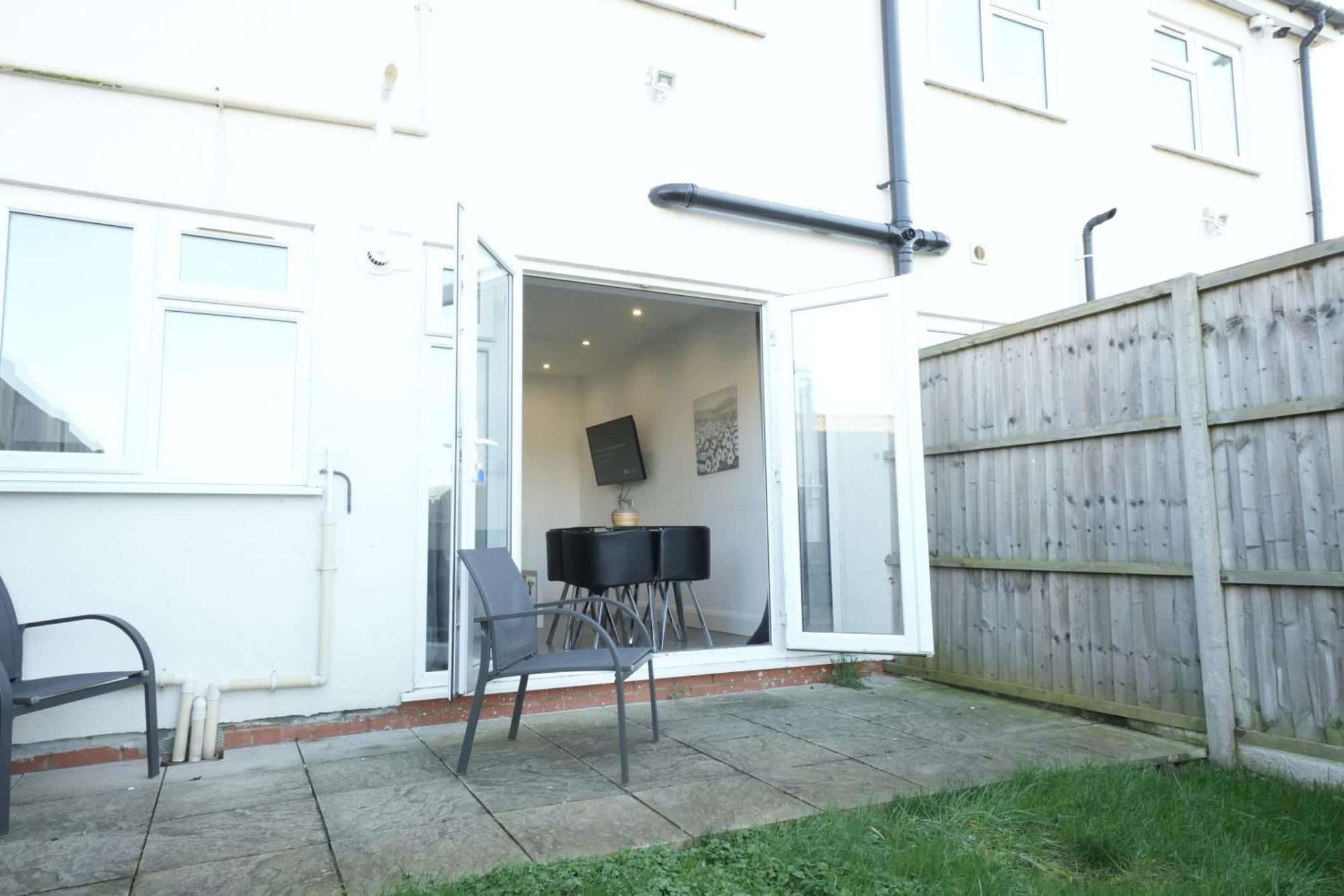 Hatton Apartments Heathrow Airport- Free Parking-Free Underground To And From Heathrow Airport Hatton Cross See Picture-See London Fast Hatton Cross To Central London 30Min Exterior foto