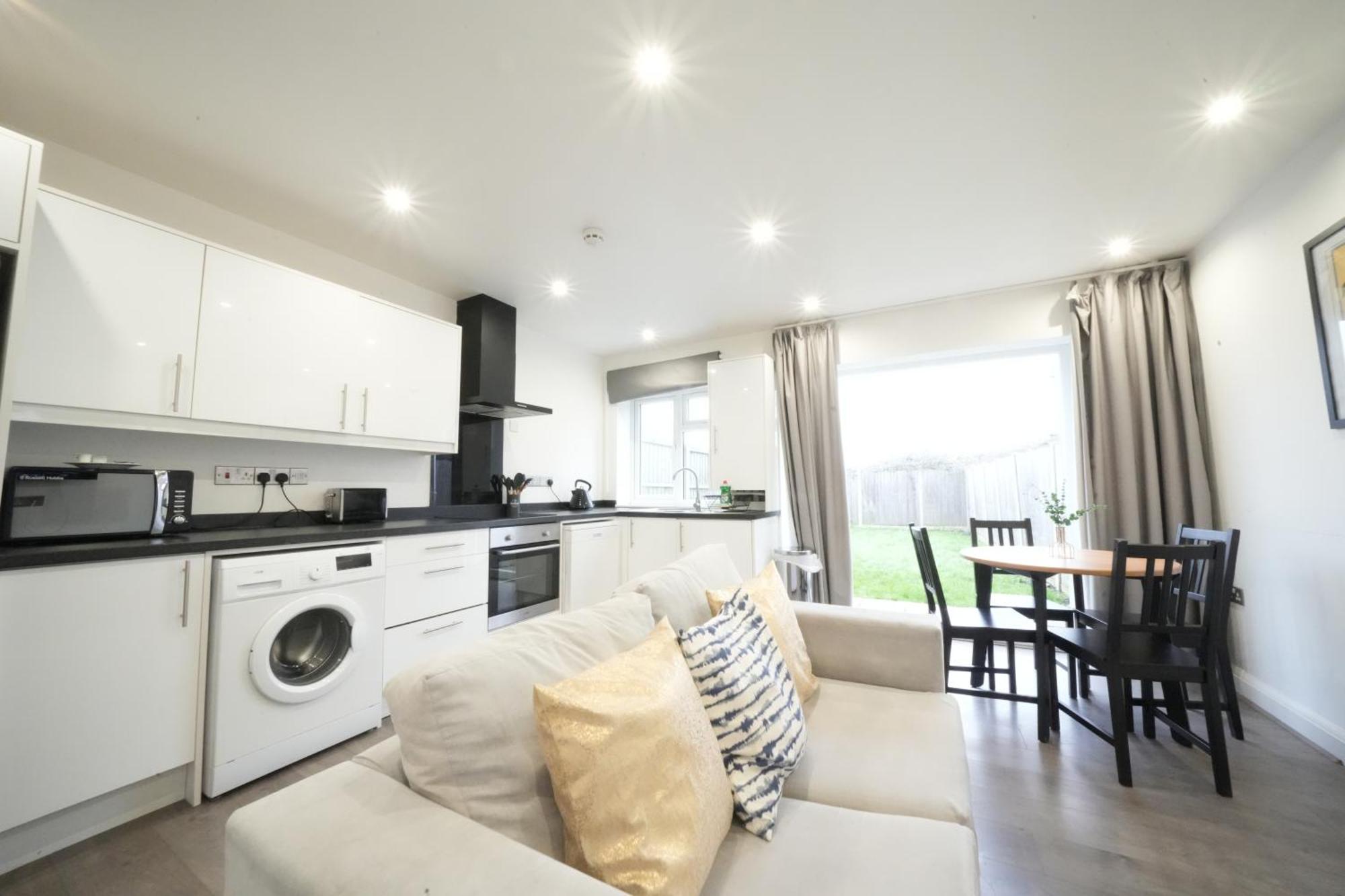 Hatton Apartments Heathrow Airport- Free Parking-Free Underground To And From Heathrow Airport Hatton Cross See Picture-See London Fast Hatton Cross To Central London 30Min Exterior foto