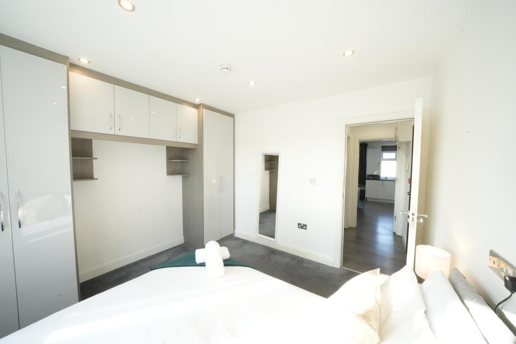 Hatton Apartments Heathrow Airport- Free Parking-Free Underground To And From Heathrow Airport Hatton Cross See Picture-See London Fast Hatton Cross To Central London 30Min Exterior foto
