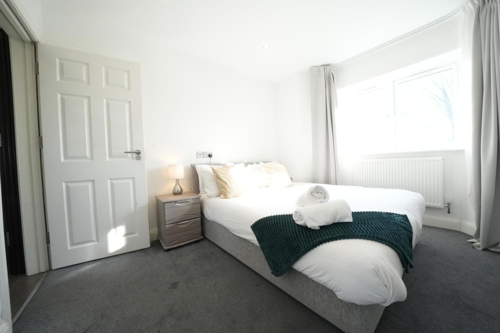Hatton Apartments Heathrow Airport- Free Parking-Free Underground To And From Heathrow Airport Hatton Cross See Picture-See London Fast Hatton Cross To Central London 30Min Exterior foto